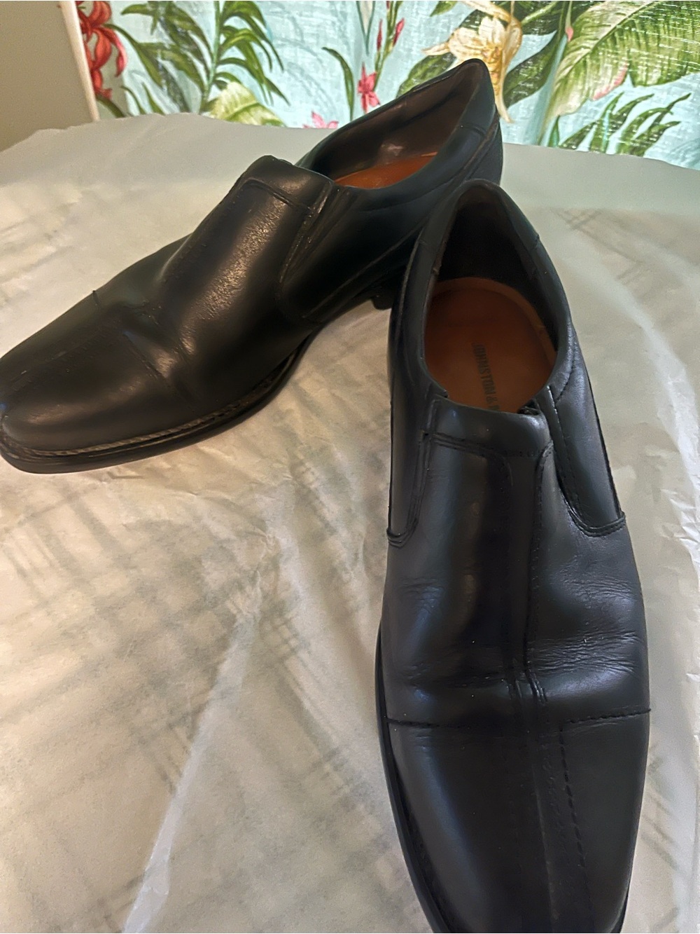 Men's Johnston & Murphy Black Slip-On Leather Dress Shoes. Sz 8.5 sheepskin